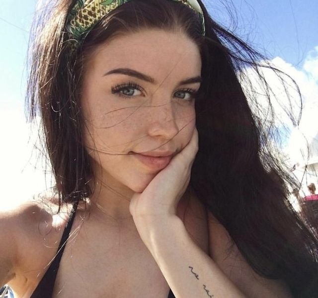 Girls With Freckles (34 pics)