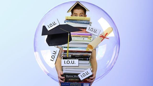 Top 7 Reasons Students Go Into Debt During School