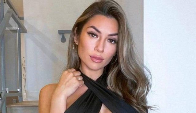 Braless Girls (48 pics)