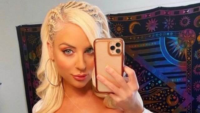 Selfie Girls (39 pics)