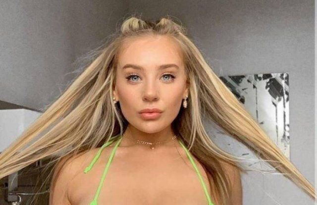 Busty Girls (52 pics)