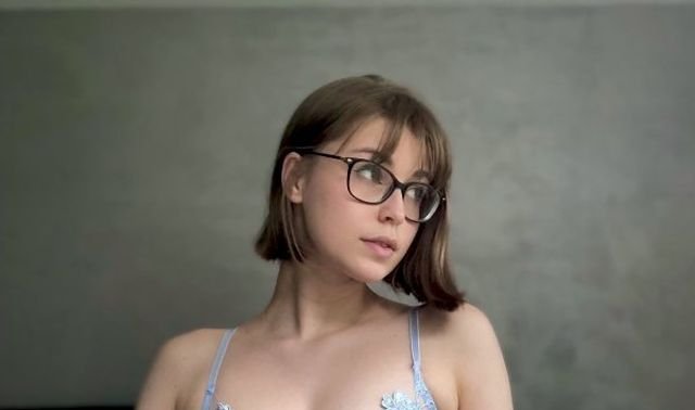 Girls In Glasses (36 pics)