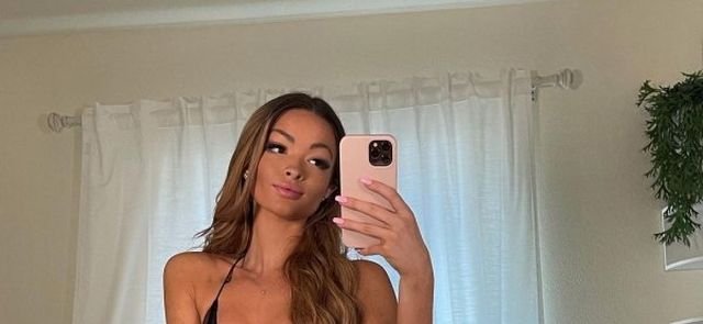 Selfie Girls (36 pics)