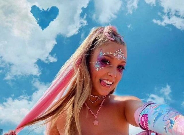 Music Festival Girls (53 pics)