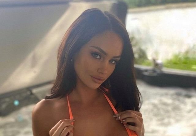 Wet Girls (38 pics)