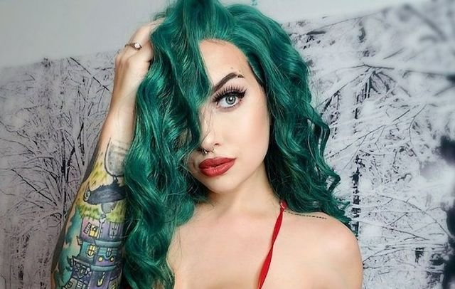 Girls With Dyed Hair (38 pics)