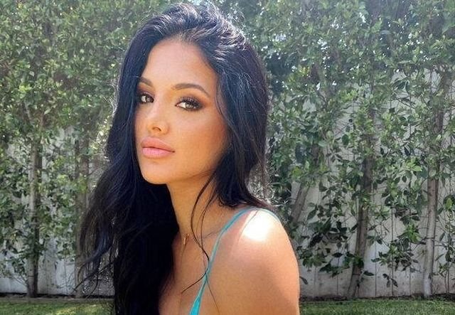 Girls Who Love Jokes (17 pics)