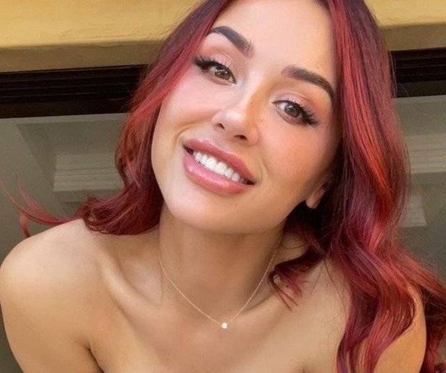 Braless Girls (39 pics)