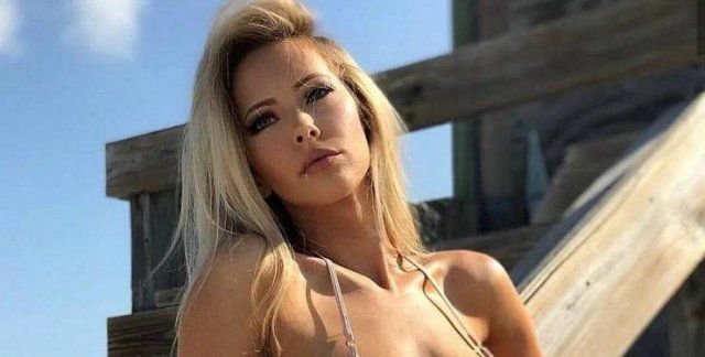 Busty Girls (52 pics)