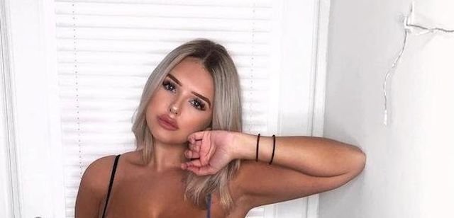 Girls In Dresses (38 pics)