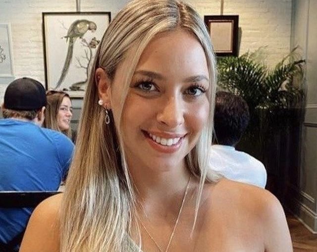 Braless Girls (33 pics)