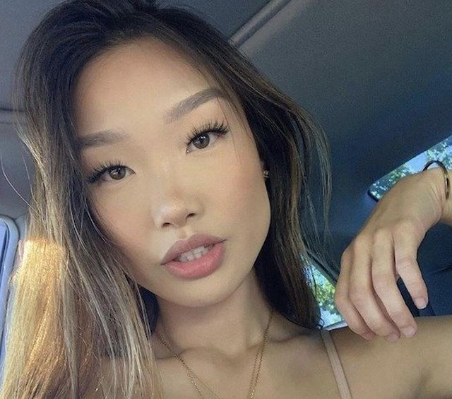 Girls In Cars (38 pics)