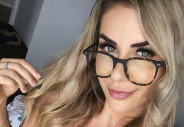 Girls In Glasses (48 pics)