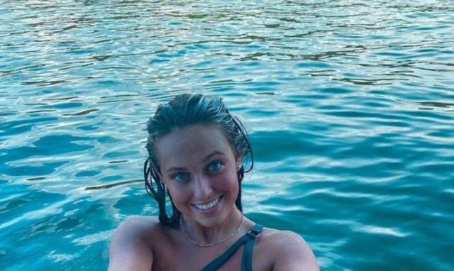Wet Girls (48 pics)
