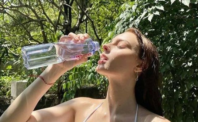 Wet Girls (48 pics)