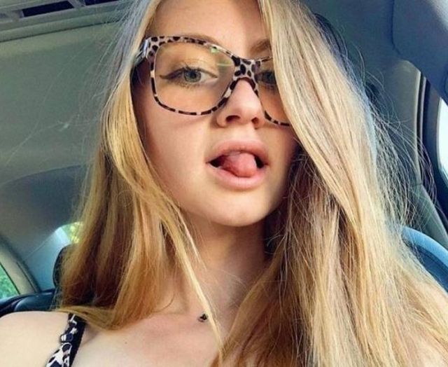 Girls In Glasses (45 pics)