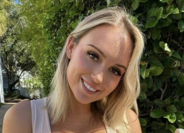 Braless Girls (44 pics)