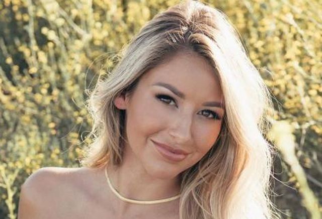 Braless Girls (53 pics)
