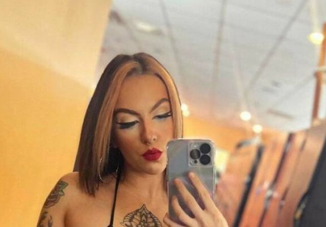 Selfie Girls (21 pics)