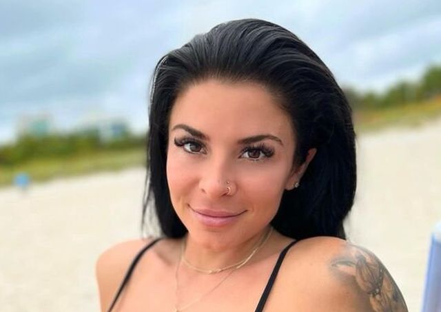Hot Brunettes (30 pics)