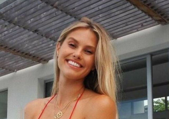 Bikini Girls (50 pics)