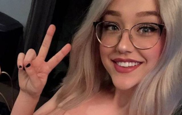 Girls In Glasses (46 pics)
