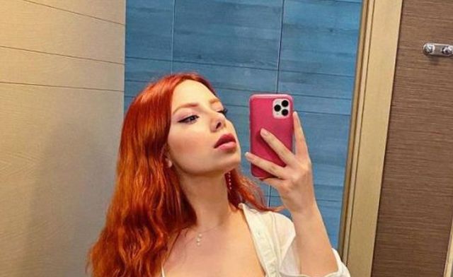 Selfie Girls (43 pics)