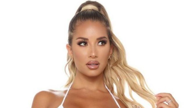 Bikini Girls (22 pics)