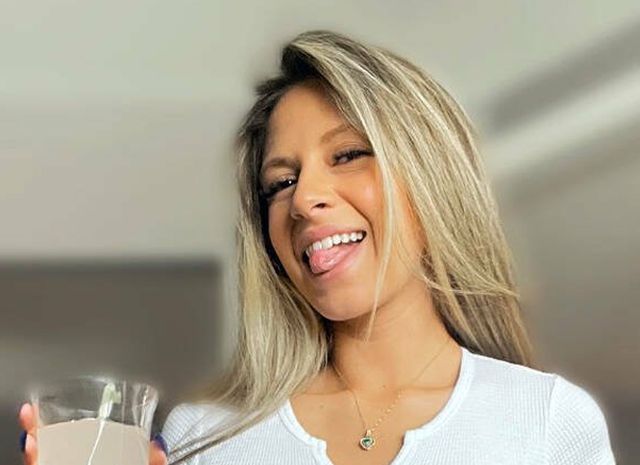 Girls And Drinks (25 pics)