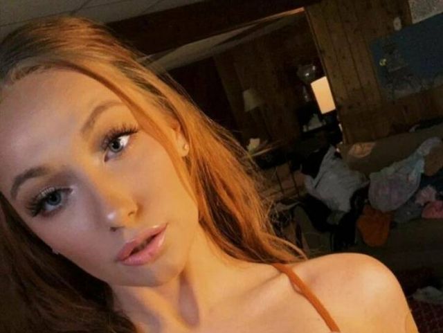 Busty Girls (52 pics)