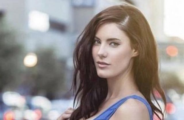 Girls In Tight Dresses (51 pics)