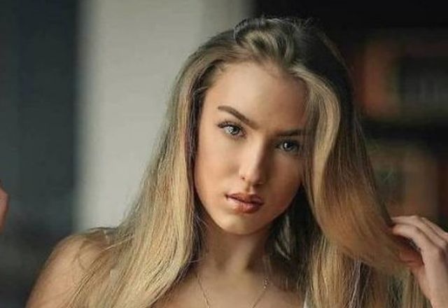 Braless Girls (44 pics)