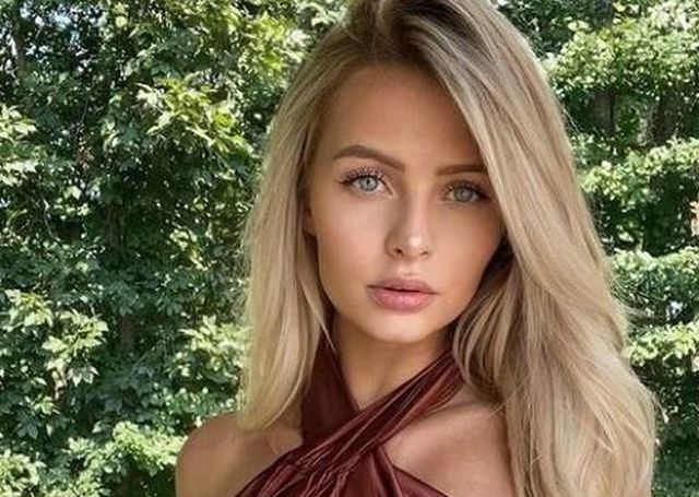 Busty Girls (30 pics)