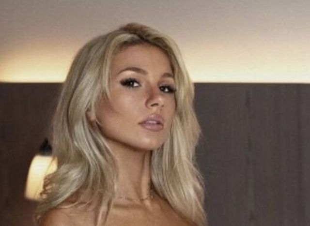 Hot Girls (75 pics)