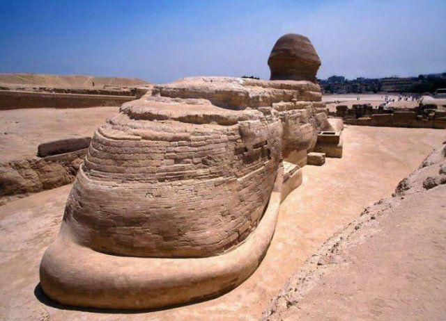 Historical Buildings From A Different Angle (22 pics)