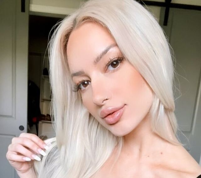 Blondes Against Brunettes (47 pics)