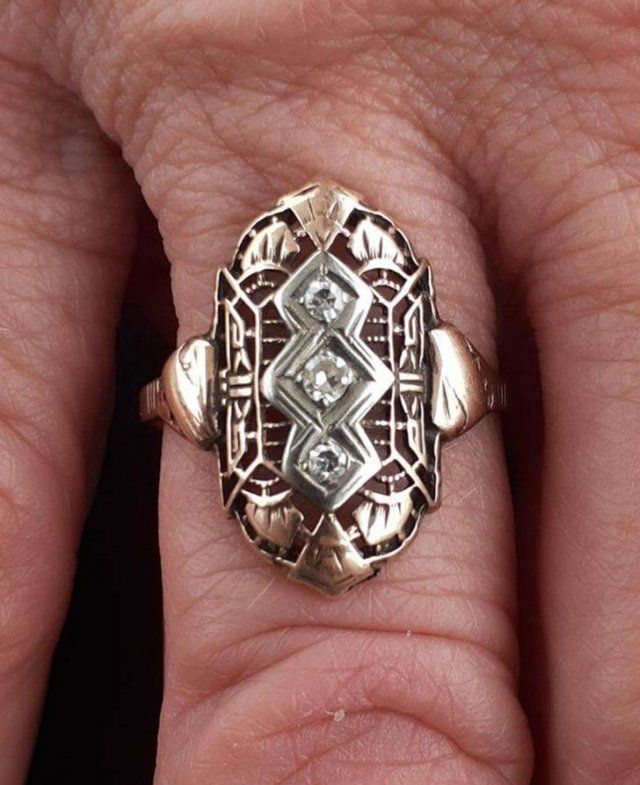 Finds In Thrift Stores (23 pics)
