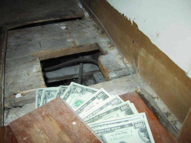 Surprises In Old Houses (19 pics)