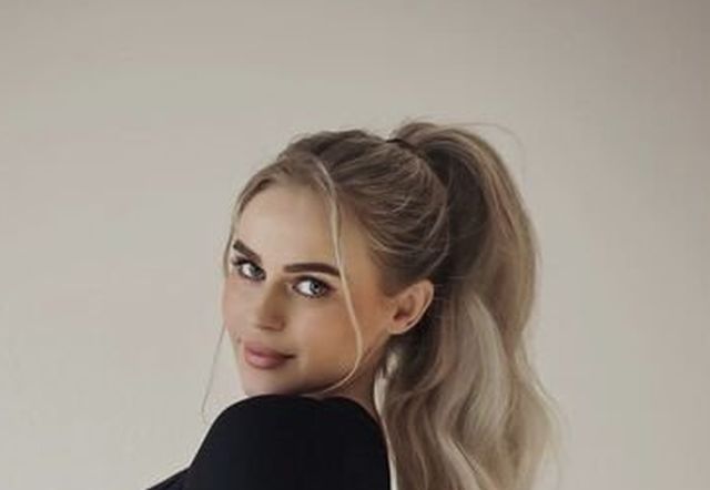 Girls In Yoga Pants (29 pics)
