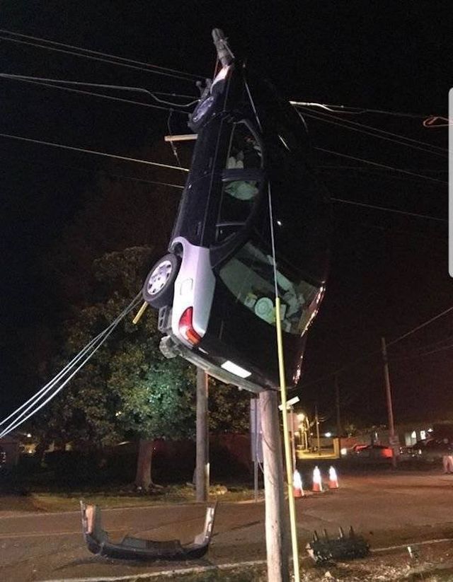 Unusual Car Crashes (22 pics)