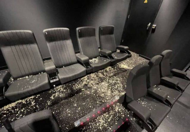 Annoying Situations (17 pics)
