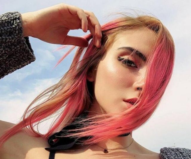 Girls With Dyed Hairs (54 pics)