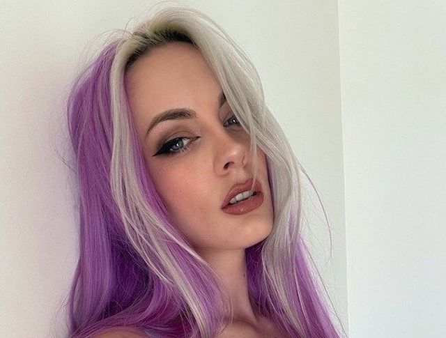Girls With Dyed Hairs (33 pics)