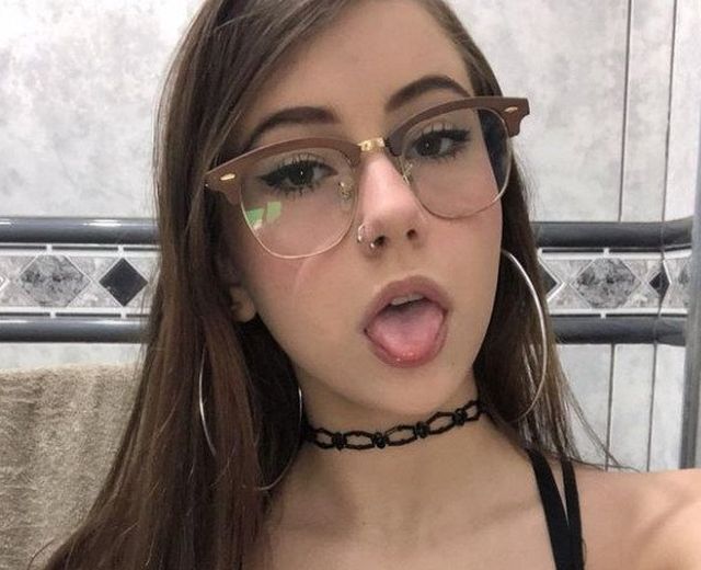 Cute Girls (87 pics)