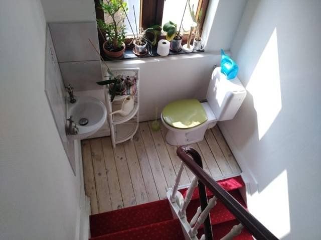 Weird Restrooms Designs (17 pics)