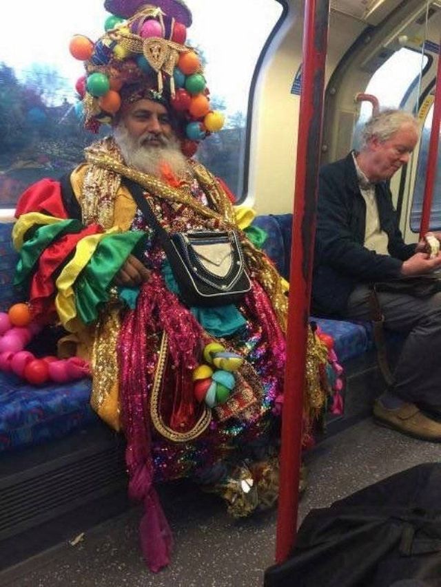 Strange People In The Subway (31 pics)