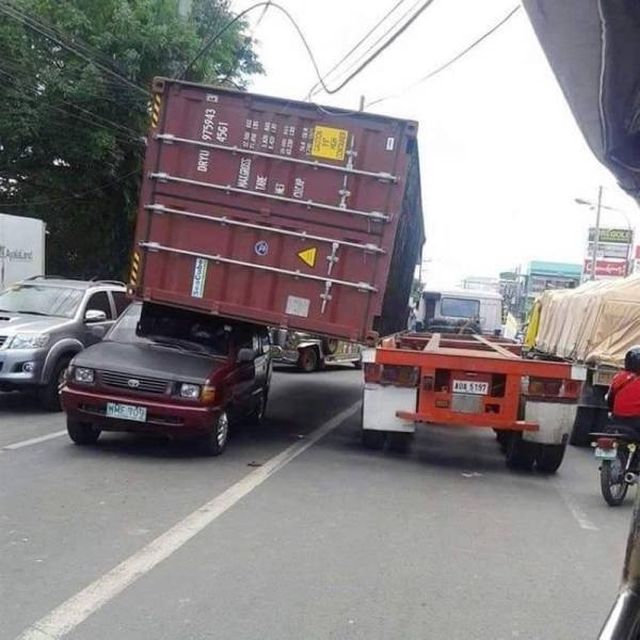 Epic Car Crashes (35 pics)