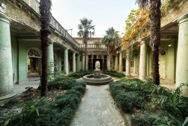 Amazing Abandoned Places (19 pics)