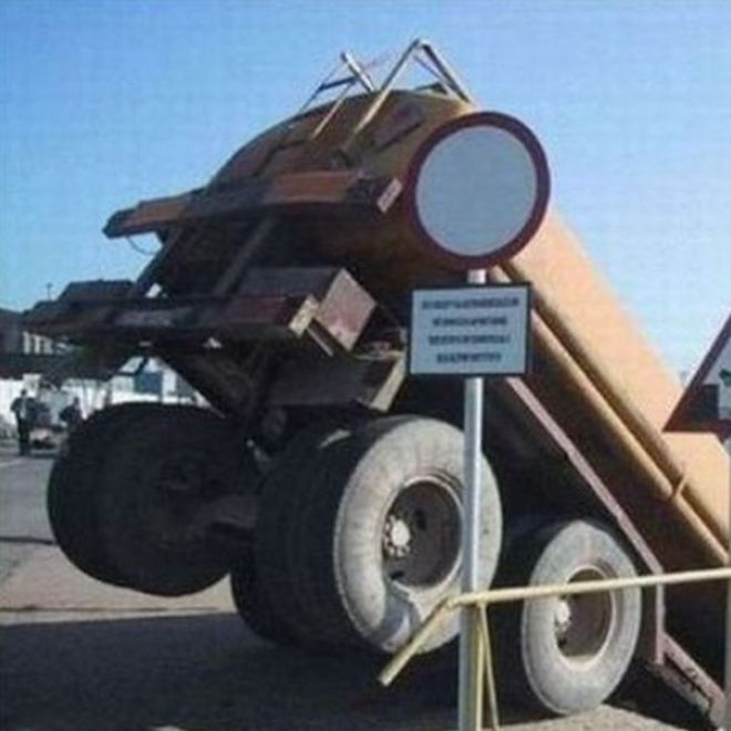 Odd Car Crashes (20 pics)