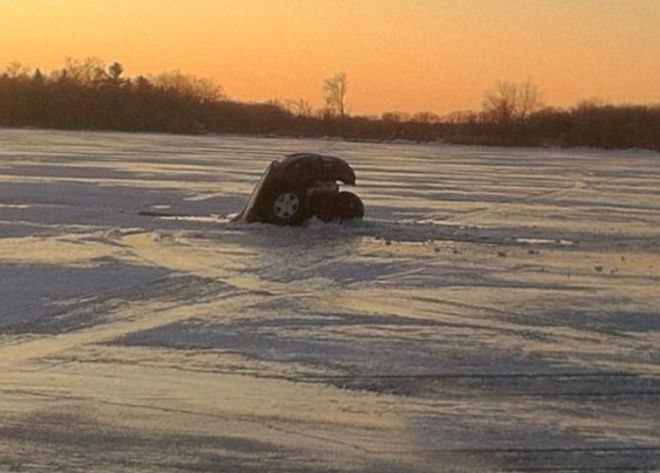 Odd Car Crashes (20 pics)